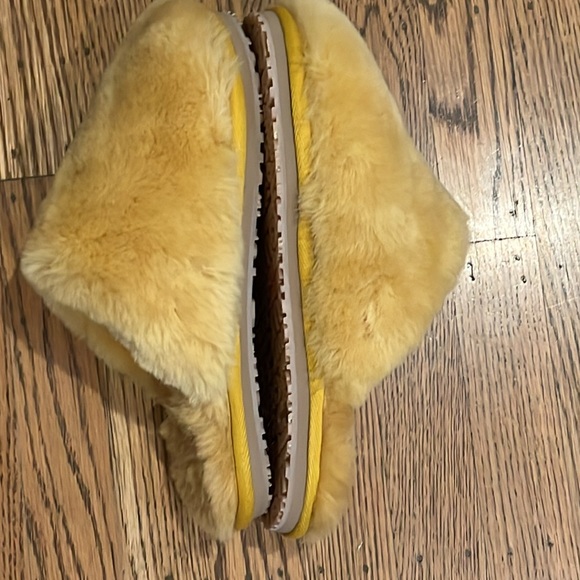 Mou Slippers - Picture 6 of 6